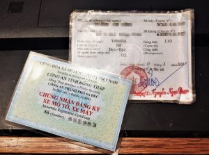 Có nên cầm giấy tờ xe hay không