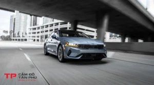 Kia K5 thường có kiểu dáng sedan đẹp mắtKia K5 thường có kiểu dáng sedan đẹp mắt