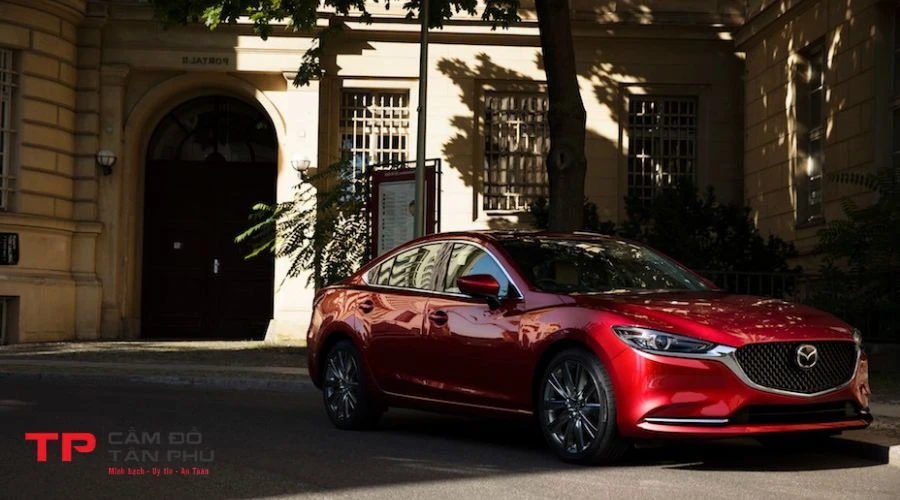Mazda 6 với nội thất sang trọng và động cơ mạnh mẽ