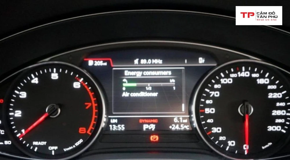 Hãy cân nhắc từ số km hiển thị trên đồng hồ ô tô