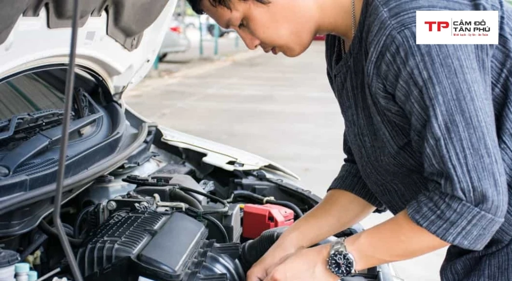 Trước khi mua ô tô cũ cần kiểm tra động cơ, máy móc