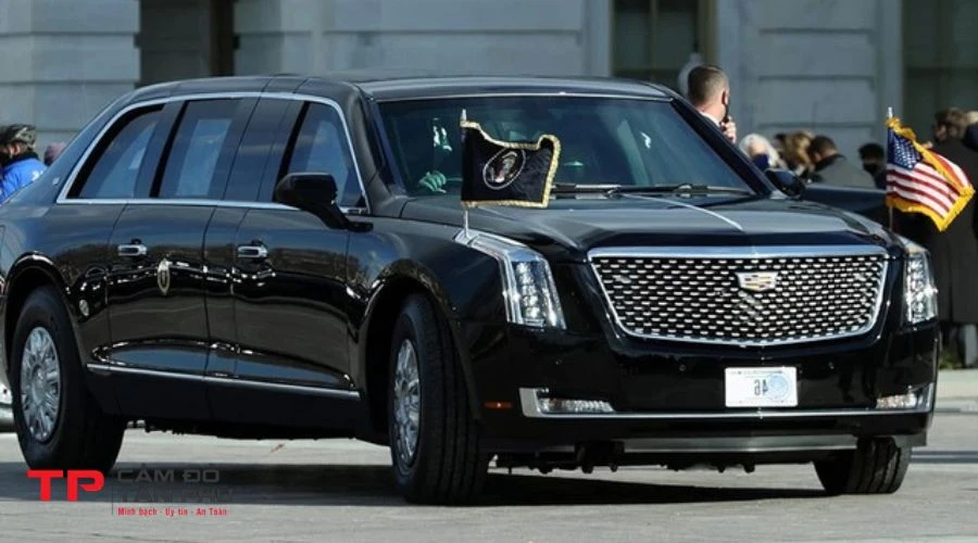 cầm xe ô tô cadillac