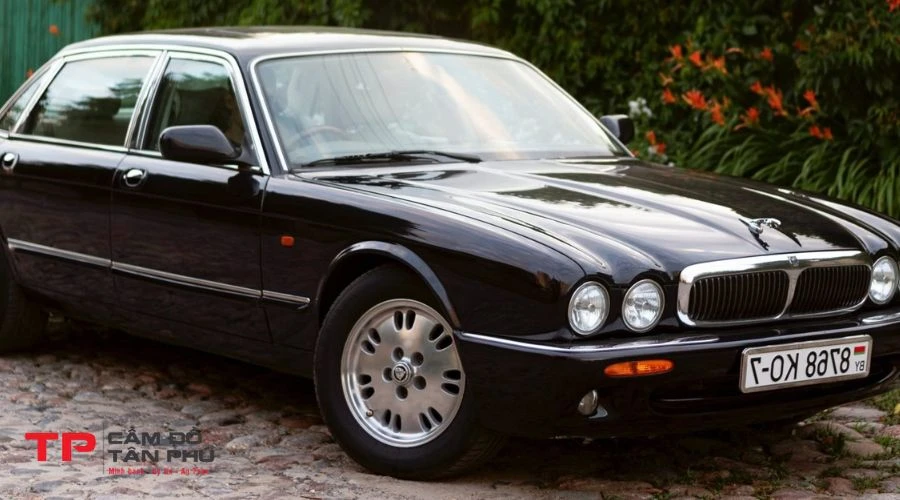 Lưu ý quan trọng khi cầm xe ô tô Jaguar an toàn