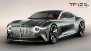 Khách hàng ký hợp đồng cầm cố xe ô tô nhập khẩu tại văn phòng Cầm Đồ Tân Phú