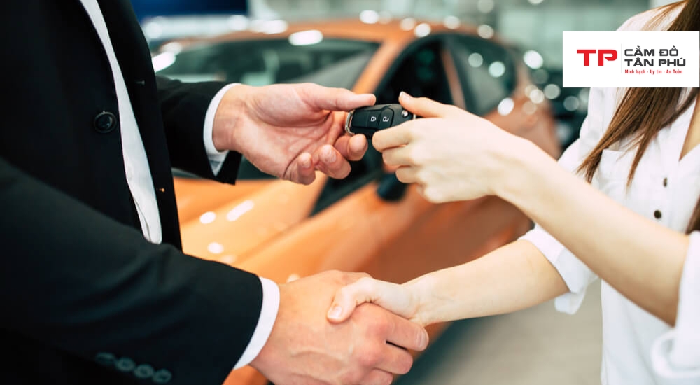 Cầm xe ô tô điện không giữ xe