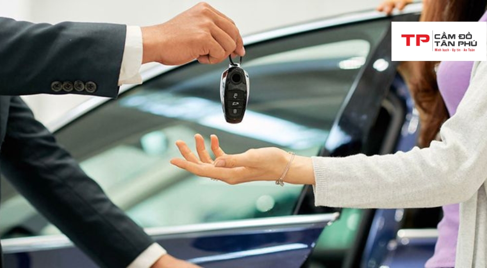 Cầm xe ô tô điện không giữ xe