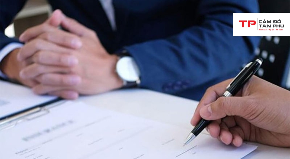 Cầm hồ sơ gốc lái xe